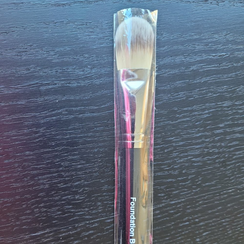 Younique Foundation Brush